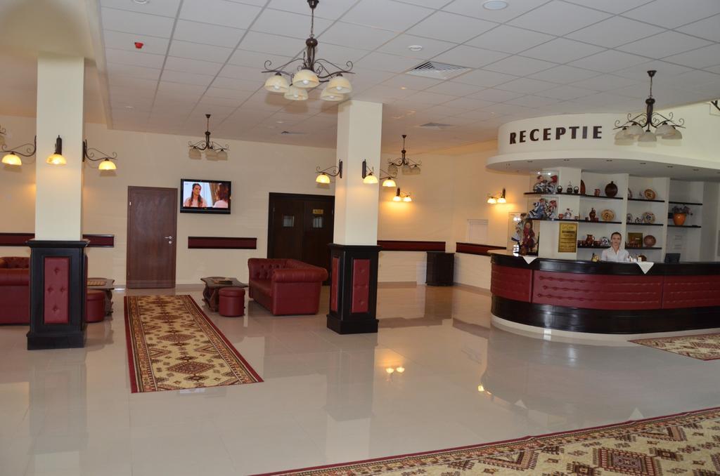 Hotel Restaurant La Conac Botiz Экстерьер фото